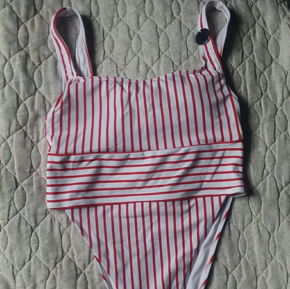 High Leg one piece swimsuit 🔴⚪